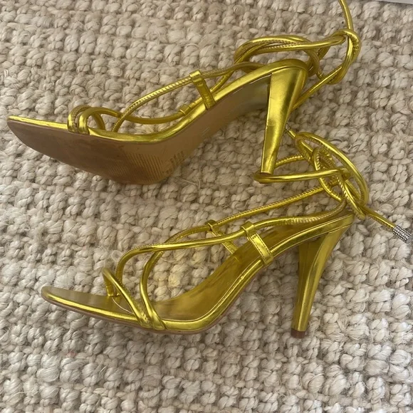 JLO | Elegant Gold Strappy Women's Heels - Picture 7 of 12